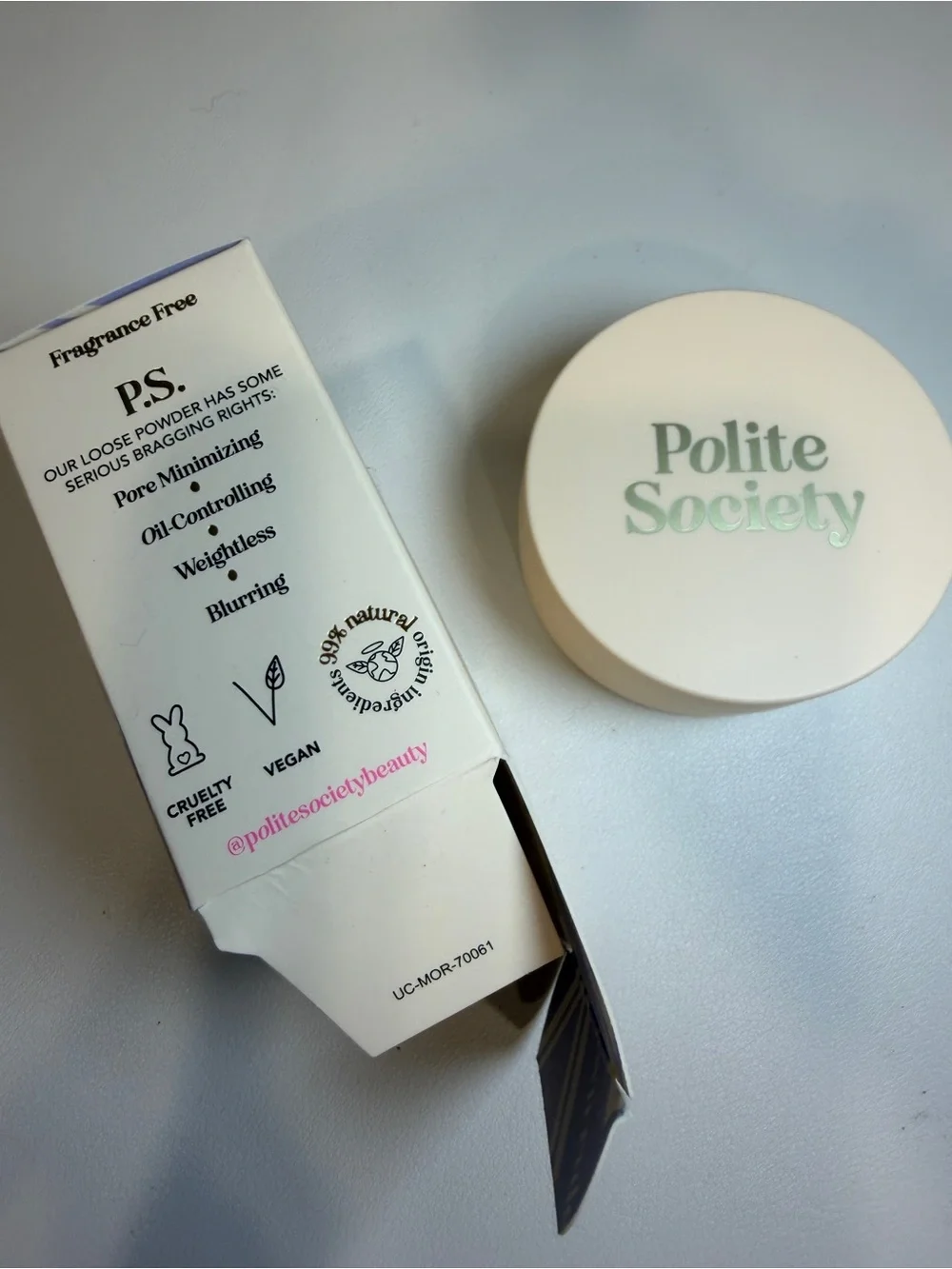 Polite Society More Than a Pretty Powder 0.3oz Universal translucent set&blur